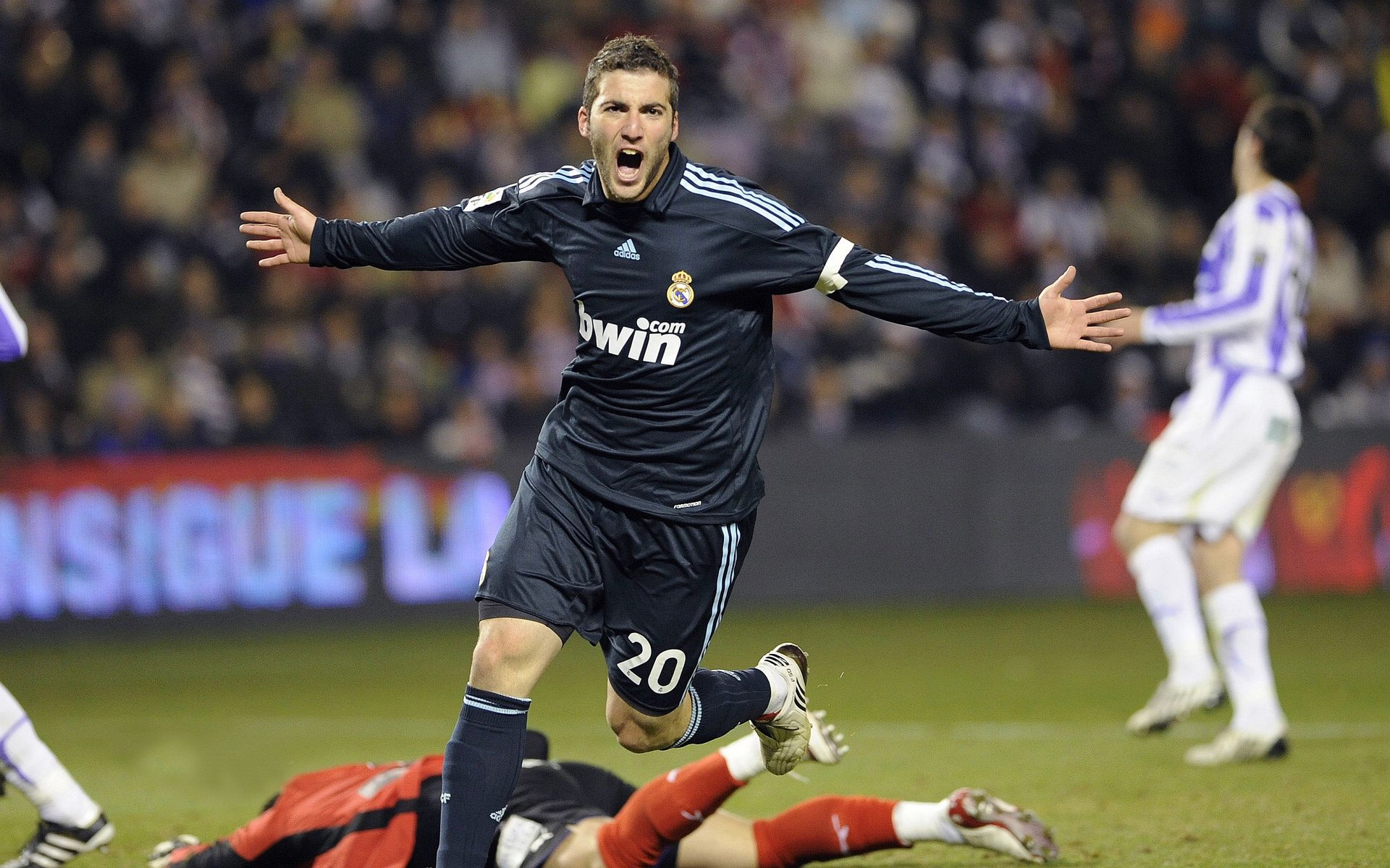 乐鱼官方网站-C罗不应口是心非？世界杯价值之辩，c罗备战世界杯